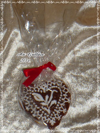  Grillázs szív/2: 90g Összetétele: Dió,cukor díszítésnél tojásfehérje